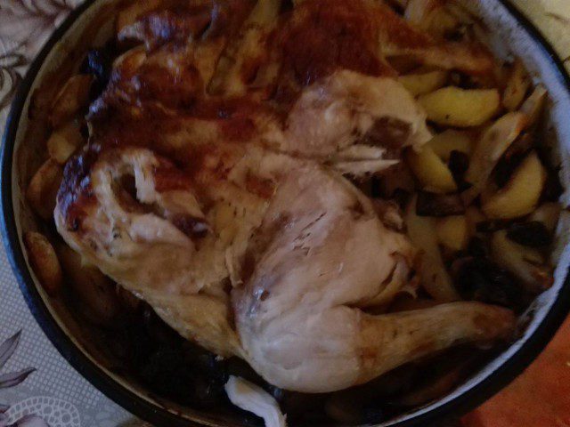 Пиле с гъби и картофи