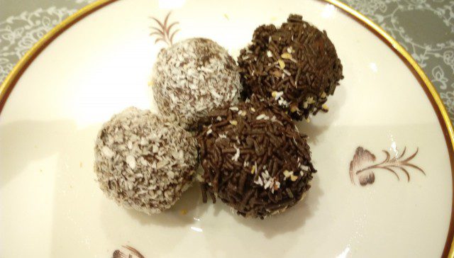 Шоколадови топчета с бисквити