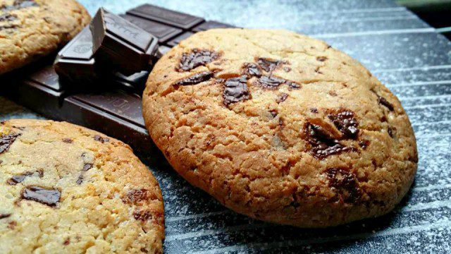 Лесни бисквити с парченца шоколад