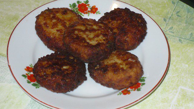 Соеви кюфтета с картофи и тиквички