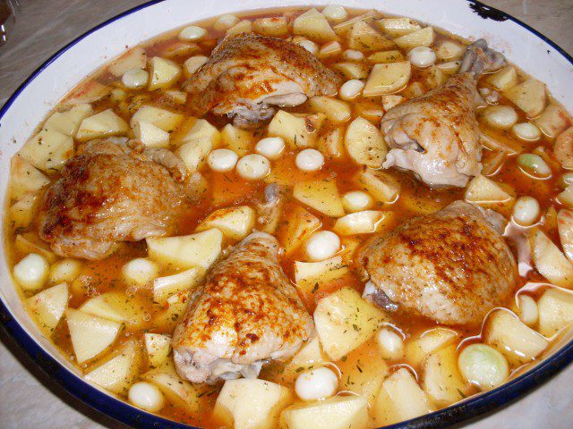 Печено домашно пиле с картофи и арпаджик