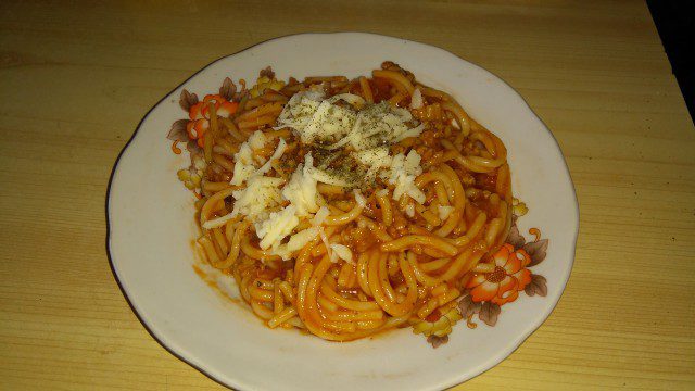 Спагети с кайма и домати