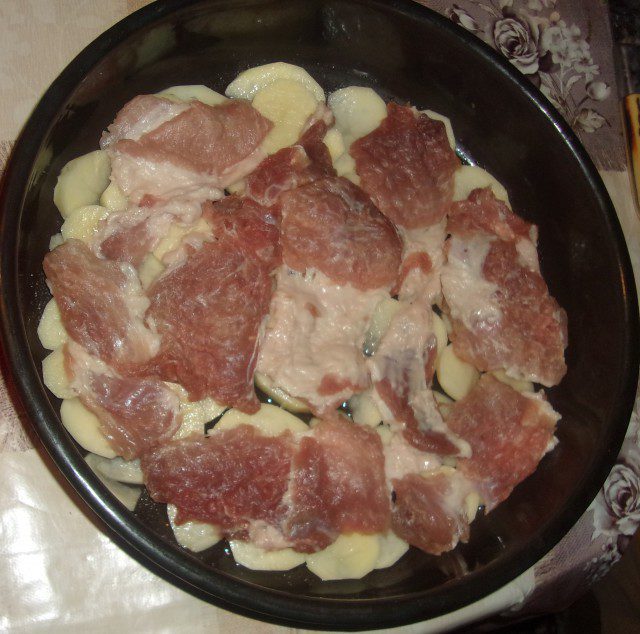 Свинско с картофи и заливка