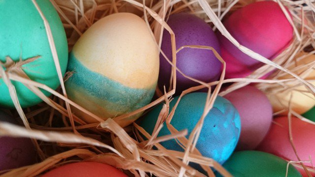 Великденски яйца на ивици