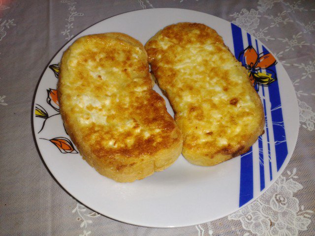 Сандвич с яйце и сирене
