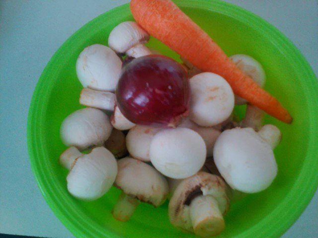 Манджа с гъби, моркови и лук