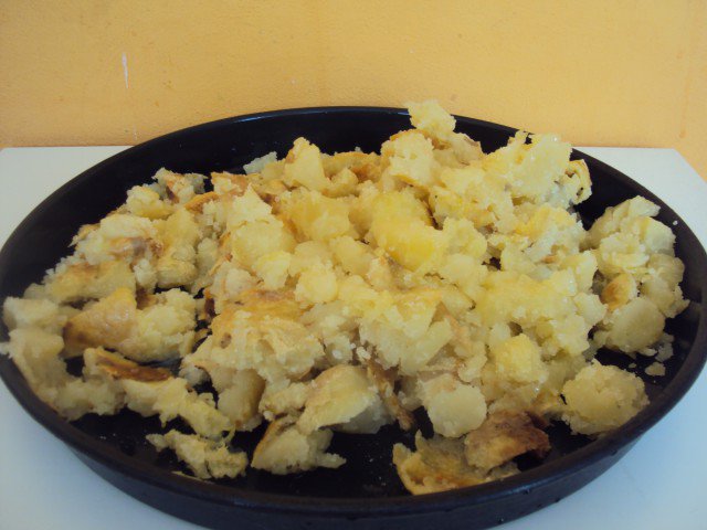 Печени картофи на фурна, приготвени на салата