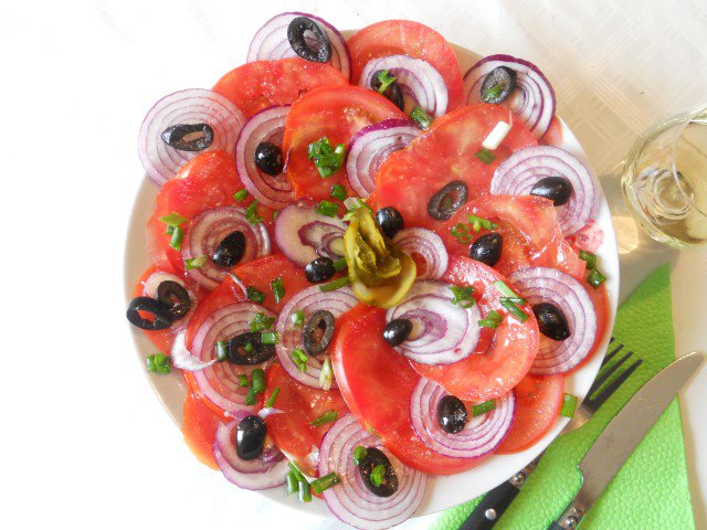 Редена доматена салата за ракийка