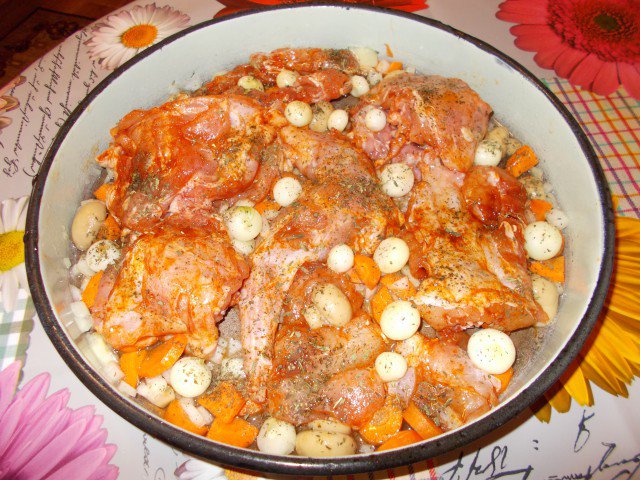 Заешко с гъби, моркови, арпаджик и ориз на фурна