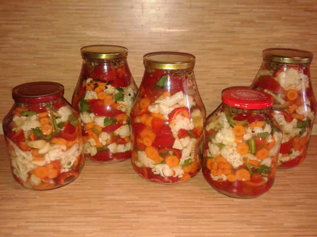 Камби, моркови и карфиол в 3-литрови буркани
