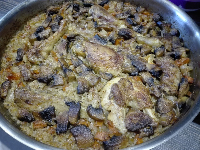 Пилешко с ориз, гъби и зеленчуци