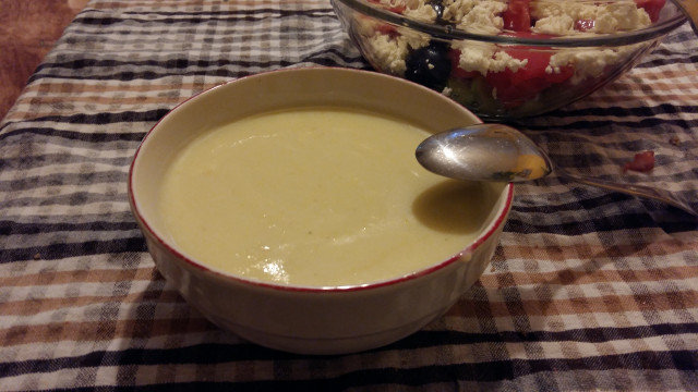Нежна зимна крем супа