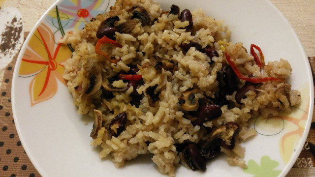 Ориз с червен боб и печурки на фурна