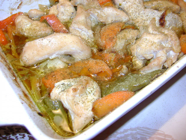Пилешки филенца със зеленчуци във фурна