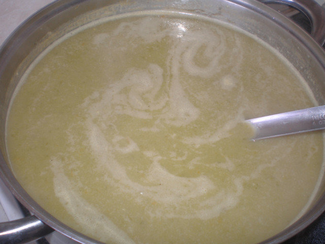 Зелена супа с лапад