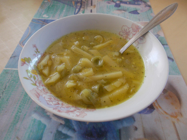 Супа от праз със заквасена сметана