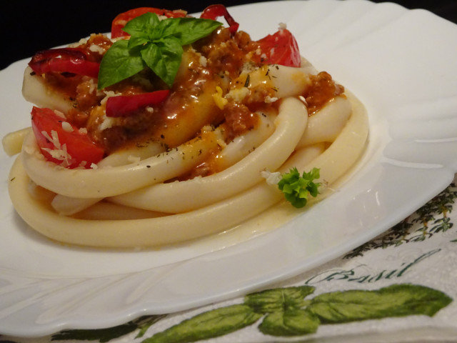 Паста Болонезе с телешка кайма и сушени домати