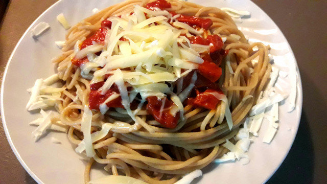 Спагети с колбас