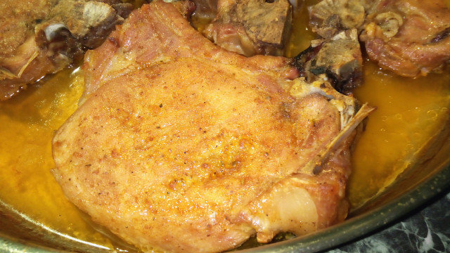 Мариновани свински пържоли с къри