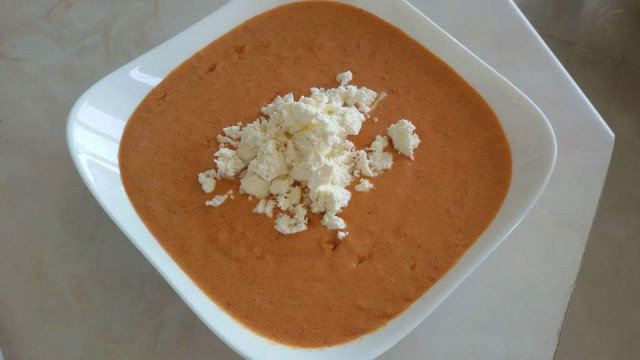 Крем супа от червена леща и печени червени чушки