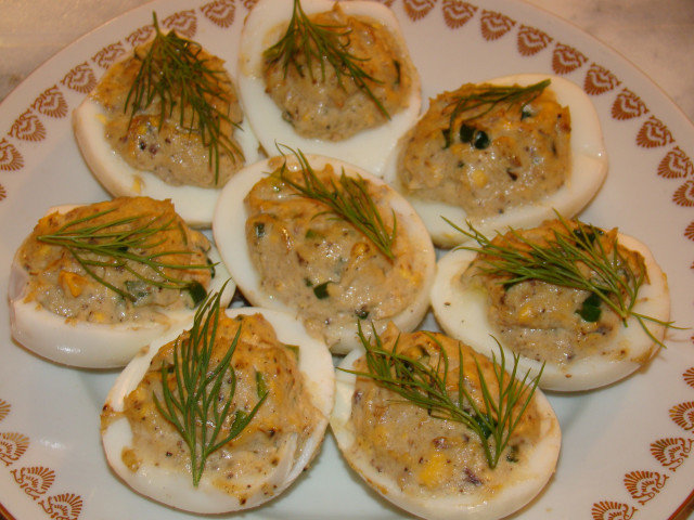 Фаршировани яйца с шпроти