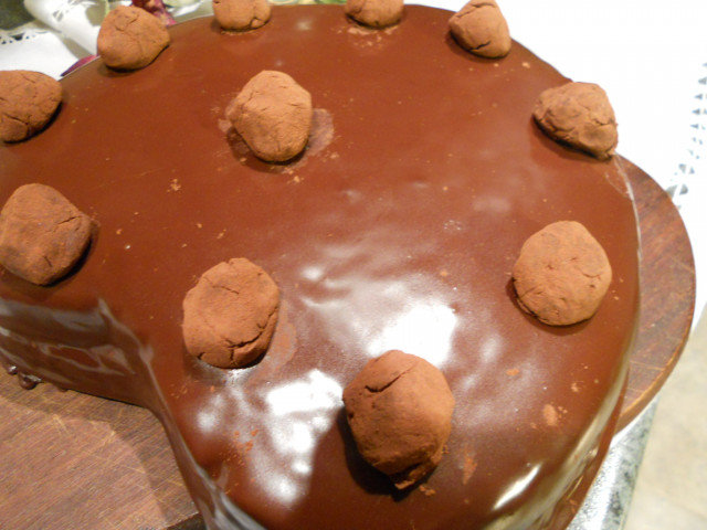 Торта Шоколадов шифон във форма на сърце