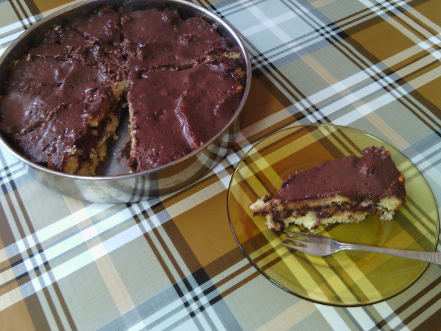 Торта от кекс с пудинг и шоколад