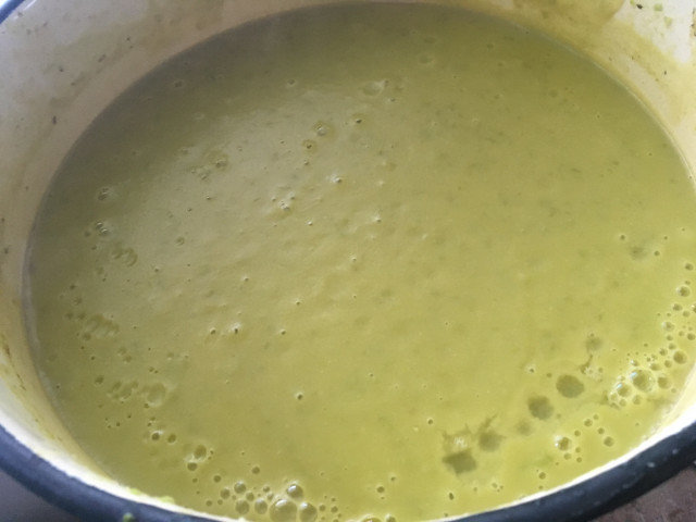 Зеленчукова крем супа с ароматни крутони