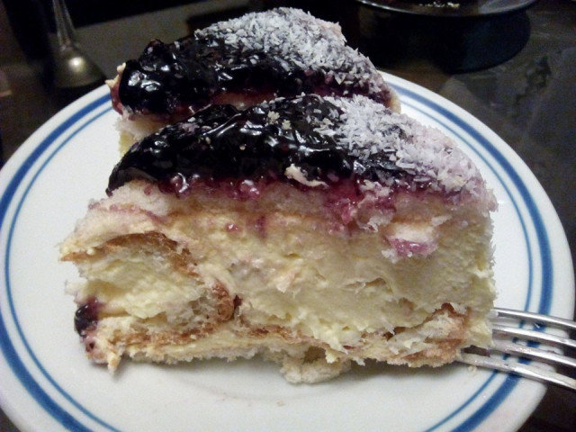 Бисквитено-еклерова торта