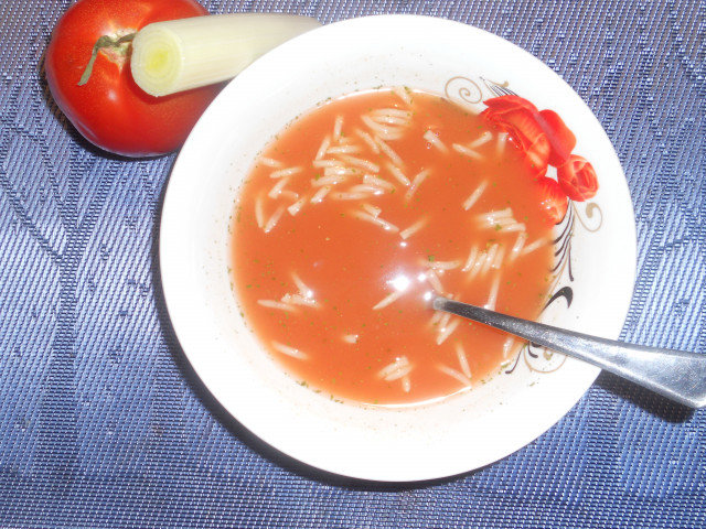 Постна доматена супа с фиде