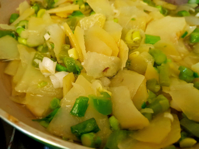 Тортиля с картофи и зеленчуци