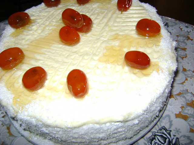 Бяла торта с кумкуат