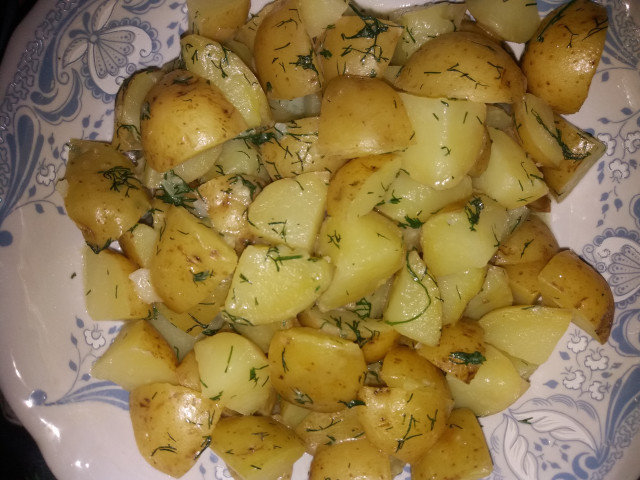 Задушени пресни картофи