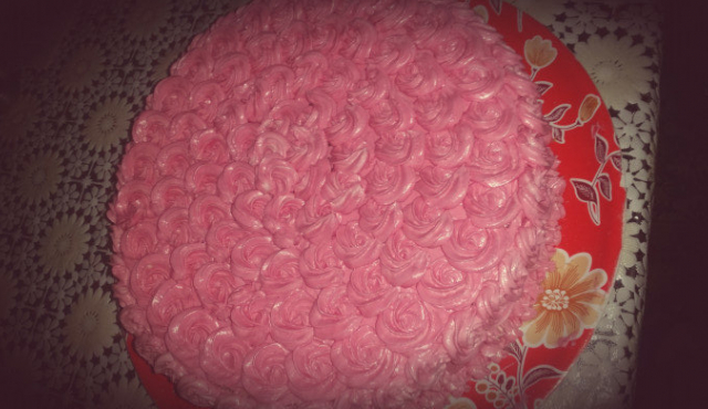 Торта с розов маслен крем