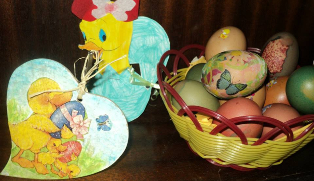 Великденски боядисани яйца