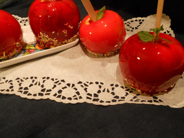 Карамелизирани ябълки с царевичен сироп