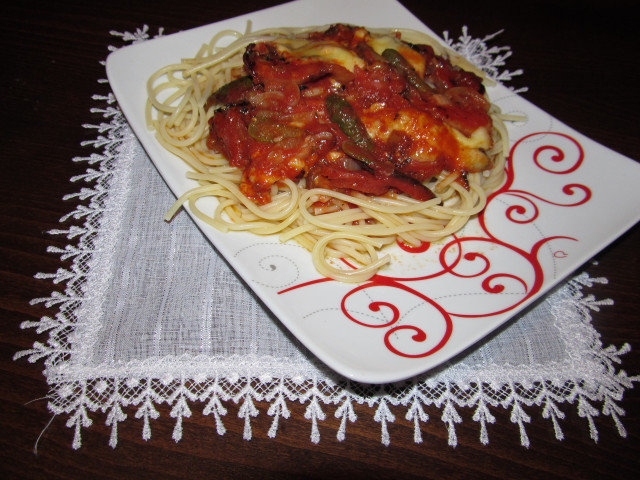 Спагети с червено песто