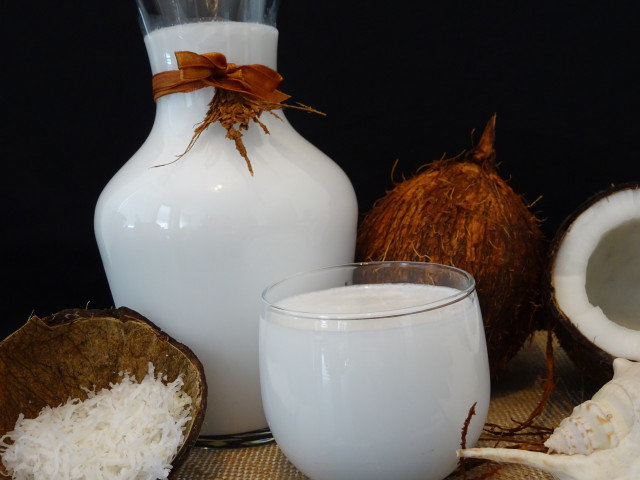 Домашно кокосово мляко стъпка по стъпка