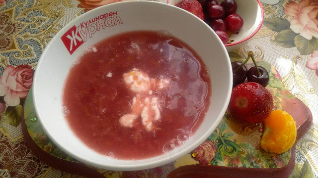 Плодова супа с грис