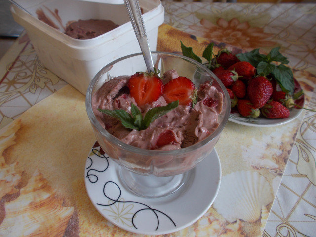 Домашен крем сладолед с ягоди