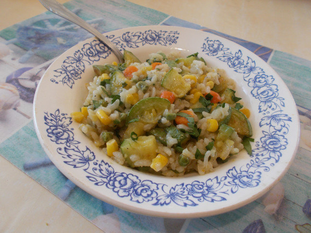 Мексикански ориз с тиквички и домашен зеленчуков бульон