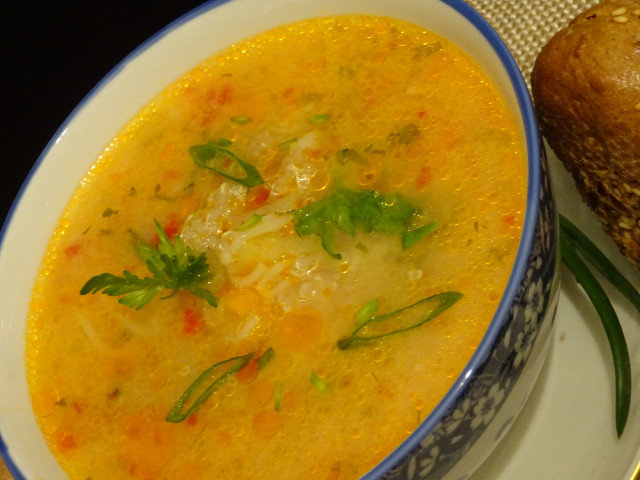 Нискокалорична лятна супа от тиквички и картофи
