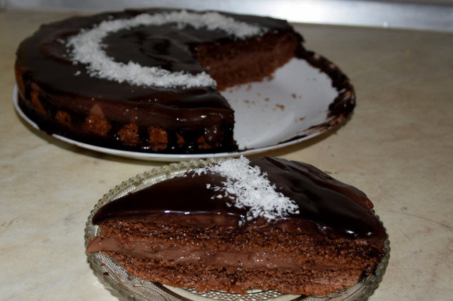 Шоколадова торта с кокос