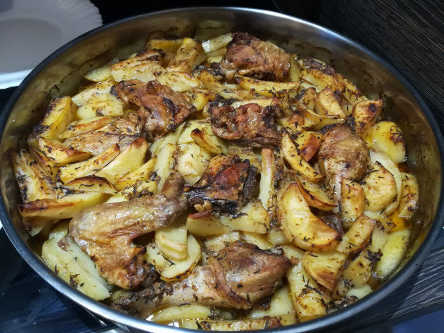 Пиле с картофи по Гръцки