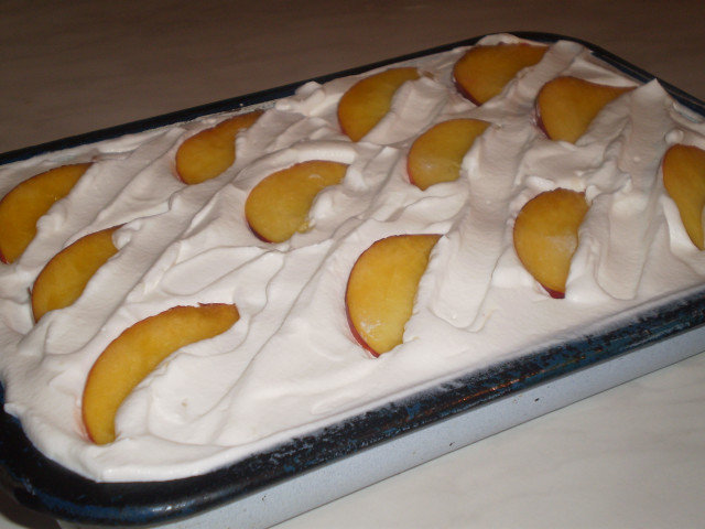 Вкусен желиран десерт с праскови