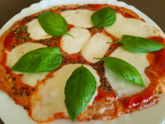 Вегетарианска пица с моцарела, маскарпоне и карфиол