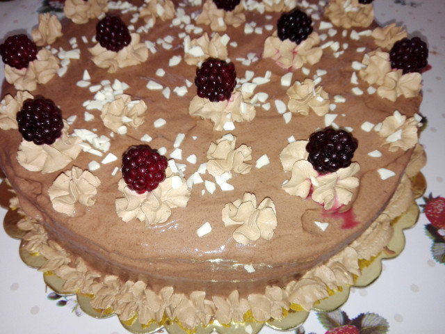 Експресна Шоколадова торта с Къпини за неочаквани гости