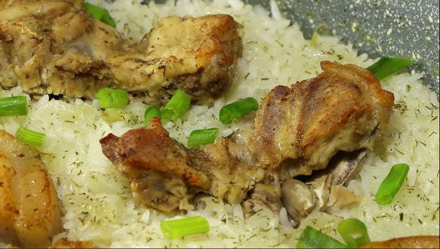 Свински ребърца с ориз по класическа рецепта