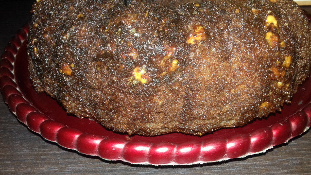 Сочен кекс с масло и карамелизирани орехи