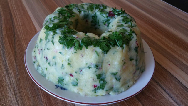 Картофена салата в кексова форма